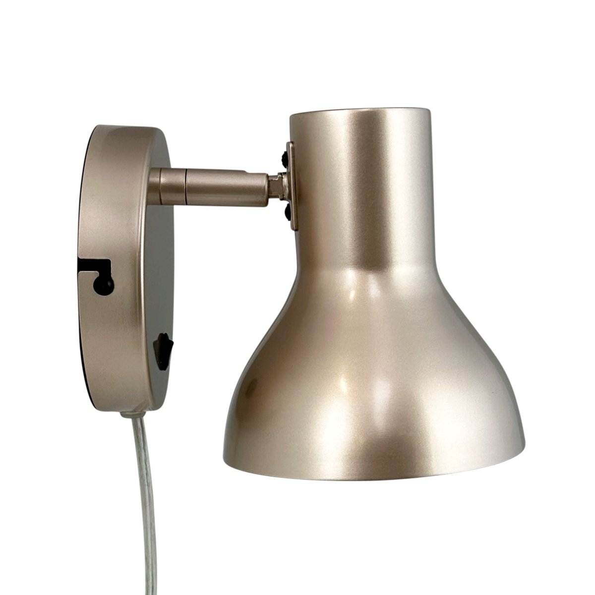 Bob Beige leeslamp Van Dyberg Larsen - Bob &auml;r det perfekta valet f&ouml;r det moderna hemmet och kombinerar stilren design med funktionalitet.