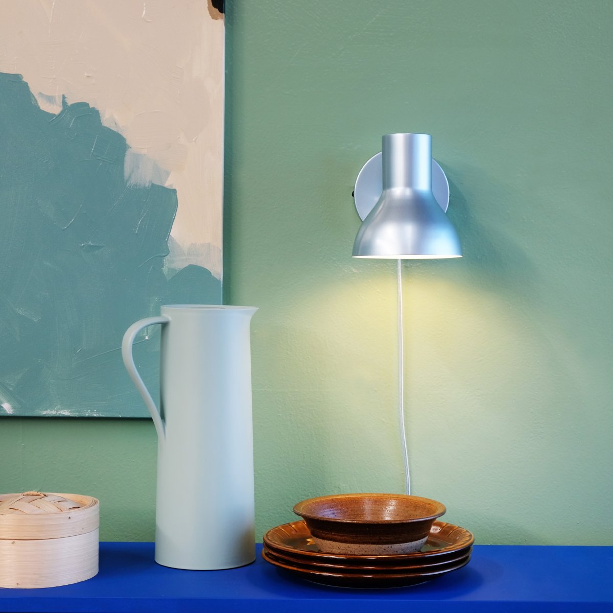 Bob Blauw leeslamp Van Dyberg Larsen - Bob &auml;r det perfekta valet f&ouml;r det moderna hemmet och kombinerar stilren design med funktionalitet.