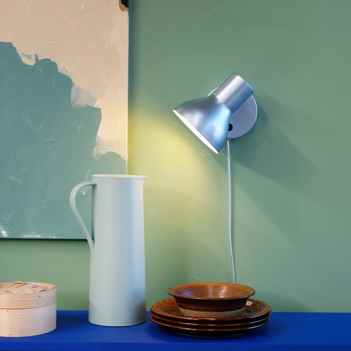 Bob Blauw leeslamp Van Dyberg Larsen - Bob &auml;r det perfekta valet f&ouml;r det moderna hemmet och kombinerar stilren design med funktionalitet.