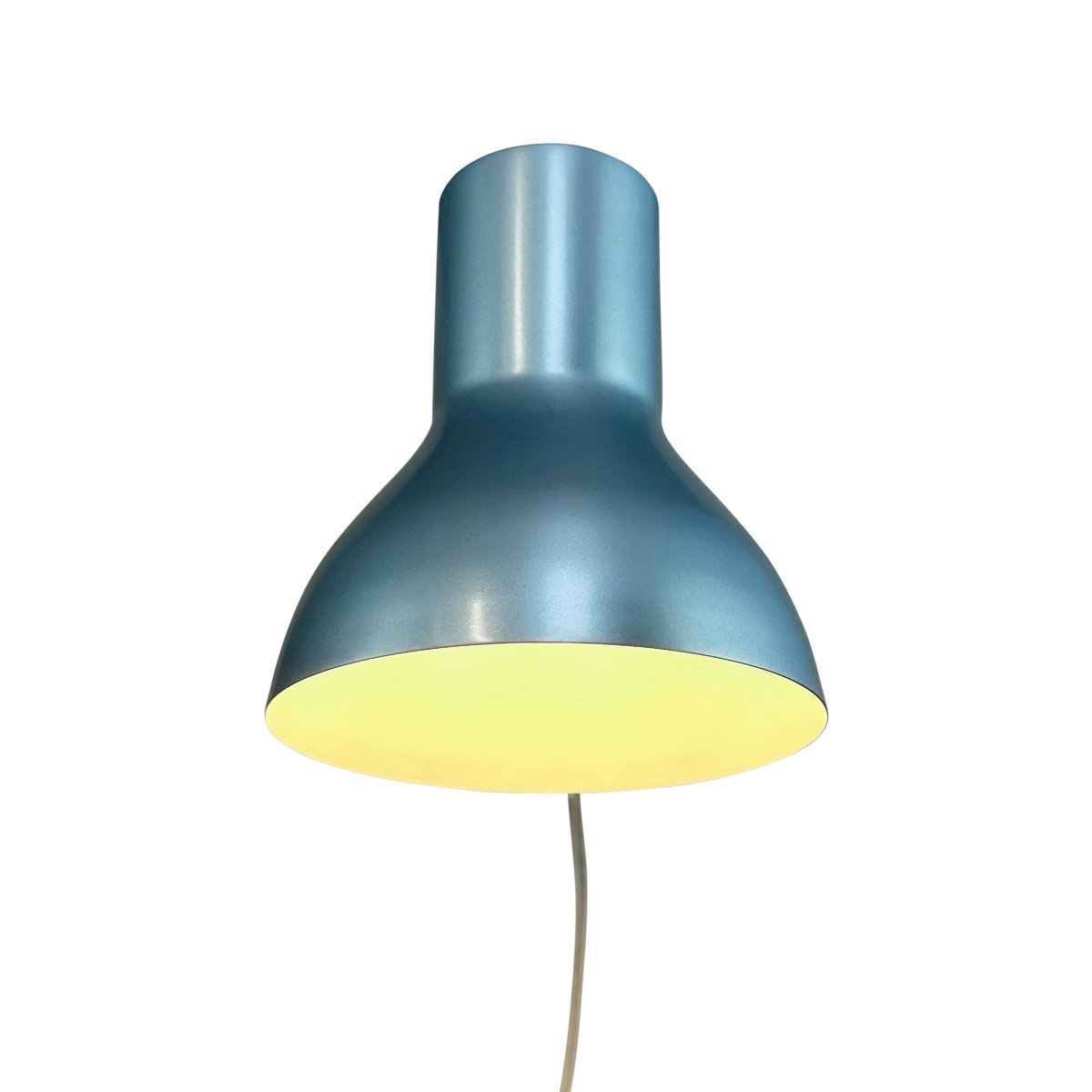 Bob Blauw leeslamp Van Dyberg Larsen - Bob &auml;r det perfekta valet f&ouml;r det moderna hemmet och kombinerar stilren design med funktionalitet.