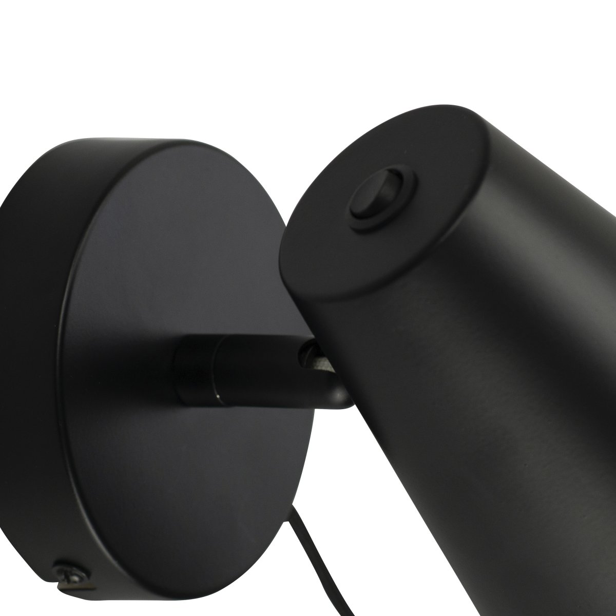 Cale 25cm Zwart wandlamp Van Dyberg Larsen - De wandlamp in matzwart metaal en de lampenkop die vrij kan draaien, is ideaal als leeslamp in de slaapkamer.