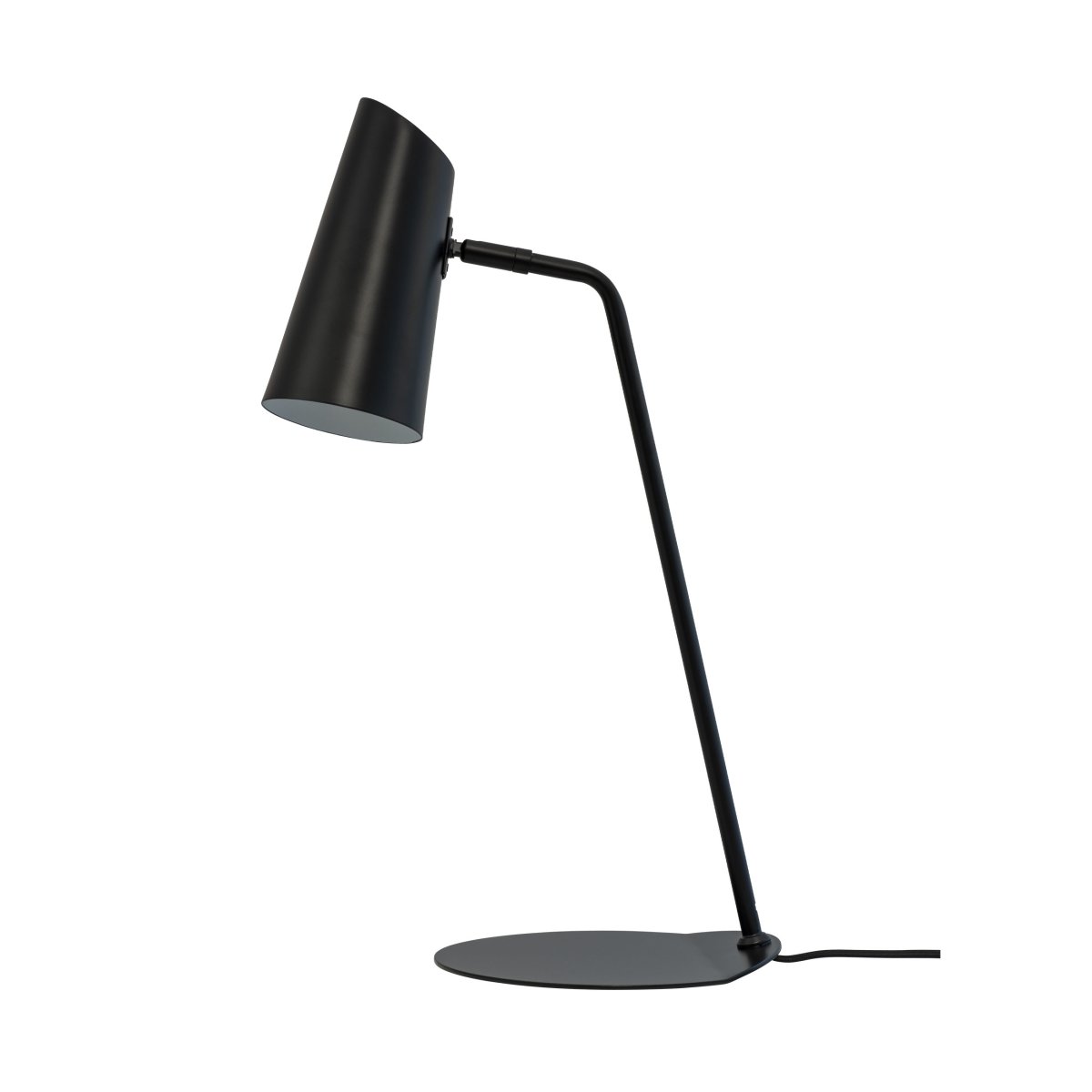 Pallas 55cm Zwart bureaulamp Van Dyberg Larsen - Dankzij de schuine spot is deze lamp ook ideaal als leeslamp voor onderweg.