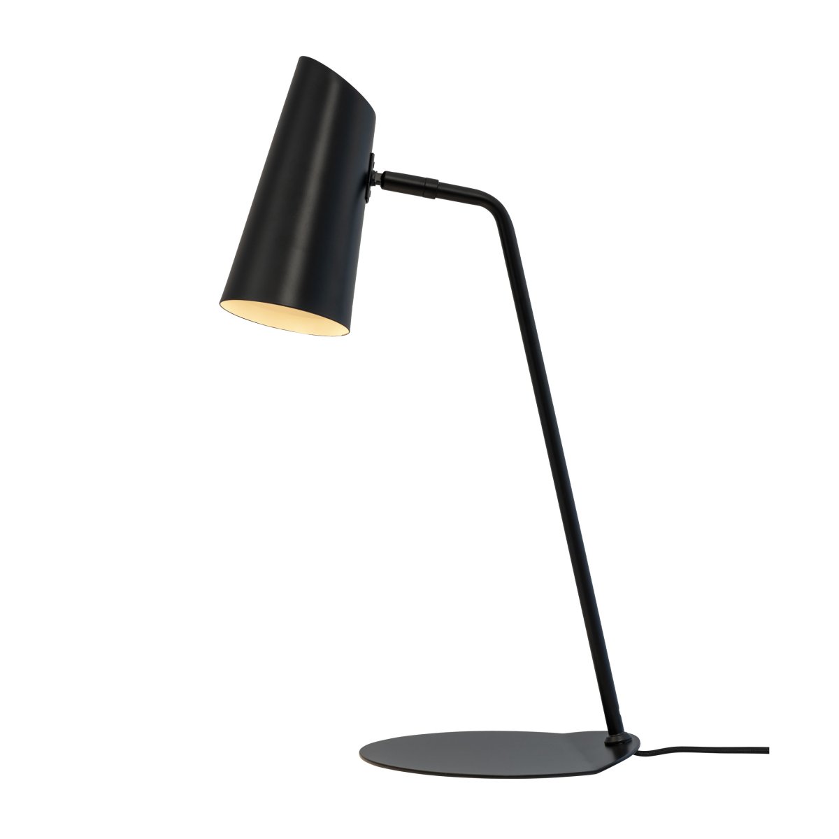 Pallas 55cm Zwart bureaulamp Van Dyberg Larsen - Dankzij de schuine spot is deze lamp ook ideaal als leeslamp voor onderweg.
