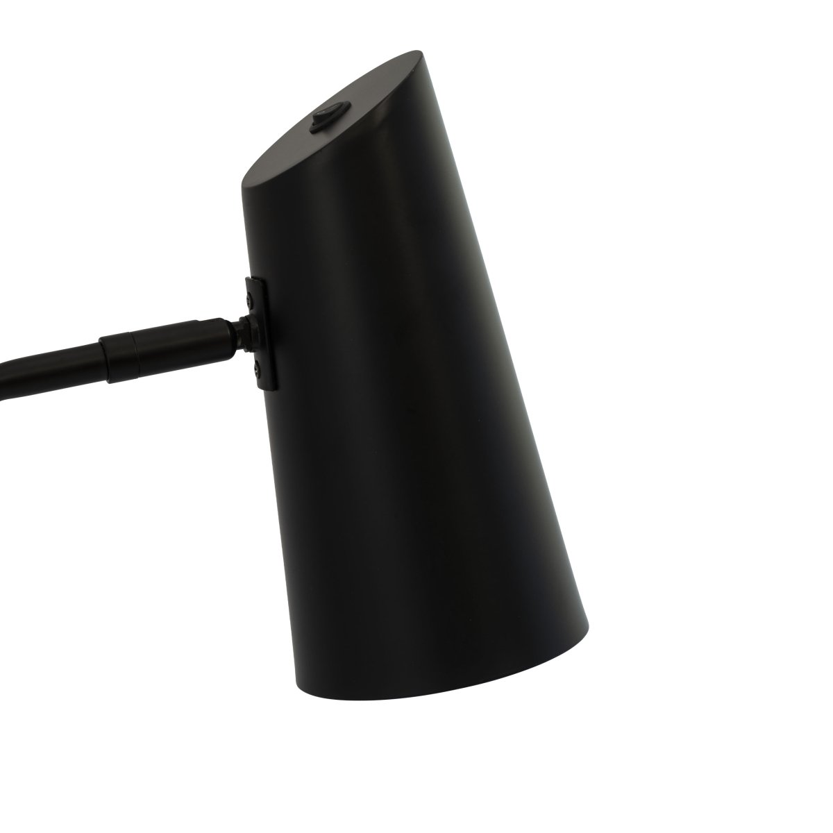 Pallas 55cm Zwart bureaulamp Van Dyberg Larsen - Dankzij de schuine spot is deze lamp ook ideaal als leeslamp voor onderweg.