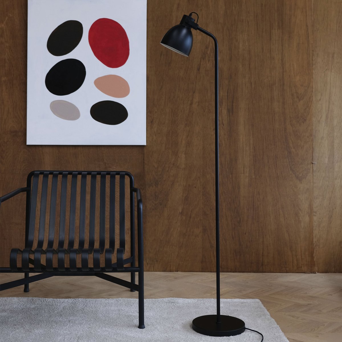 Coast Zwart vloerlamp Van Dyberg Larsen - Coast is een stijlvolle vloerlamp met een minimalistische uitstraling.