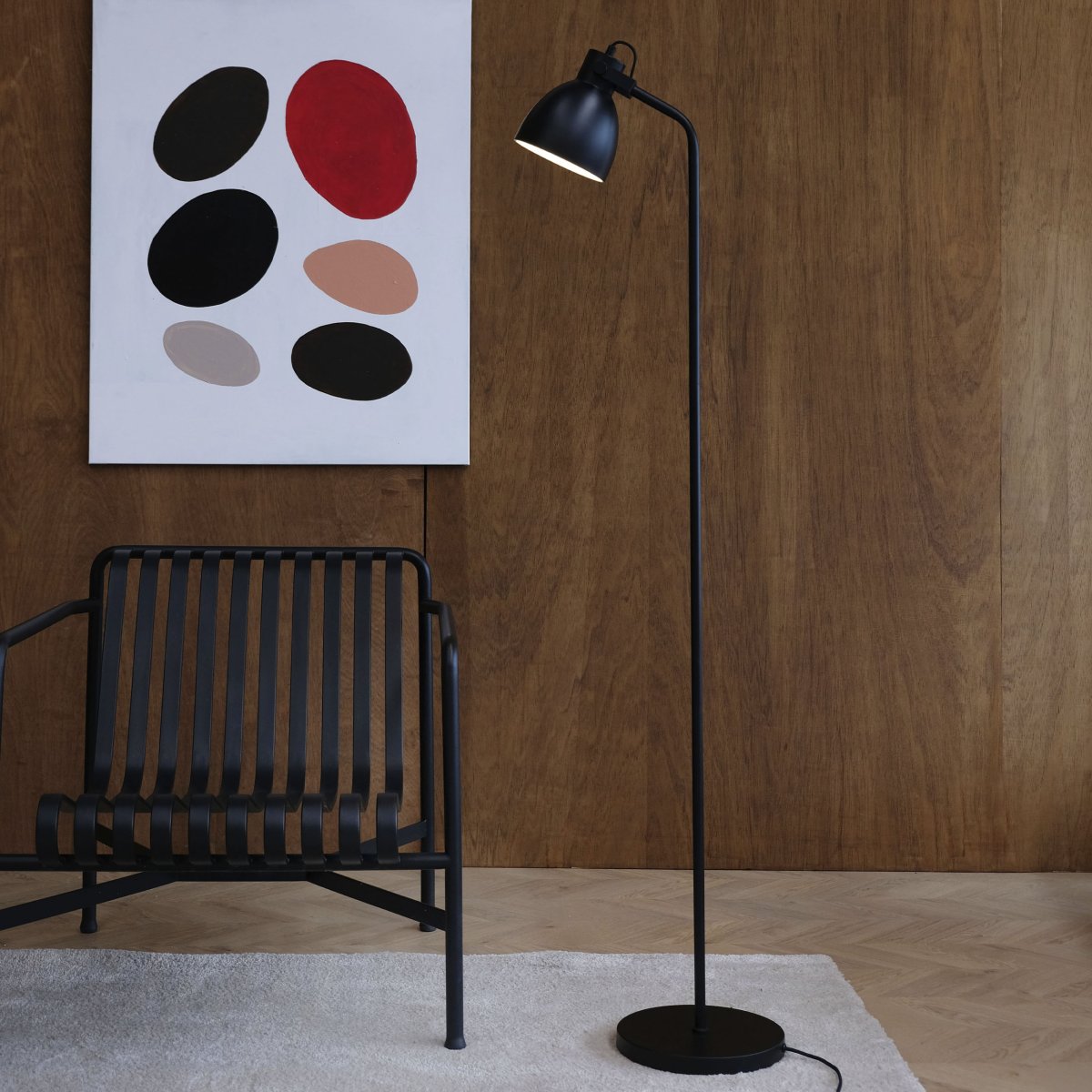 Coast Zwart vloerlamp Van Dyberg Larsen - Coast is een stijlvolle vloerlamp met een minimalistische uitstraling.