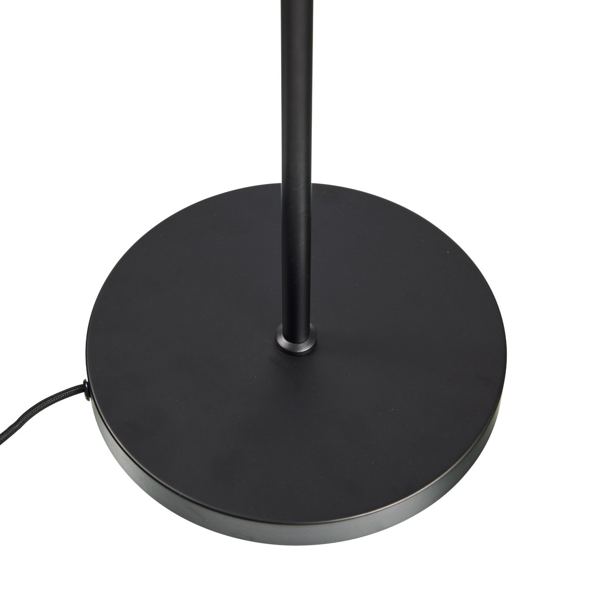 Coast Zwart vloerlamp Van Dyberg Larsen - Coast is een stijlvolle vloerlamp met een minimalistische uitstraling.
