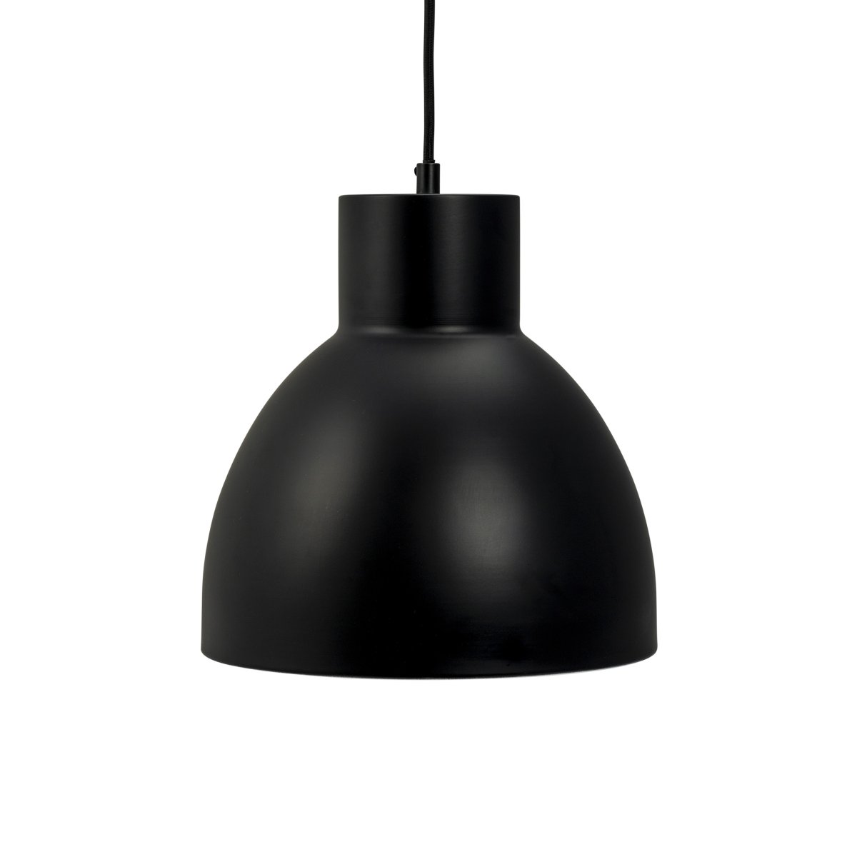 Coast Ø25 Zwart hanglamp Van Dyberg Larsen - De in Denemarken ontworpen Coast-serie van Dyberg Larsen heeft elegante lijnen en stijlvolle, gebogen armaturen en bestaat uit designlampen zoals hanglampen, wandlampen, tafellampen en staande lampen in zwart of wit.