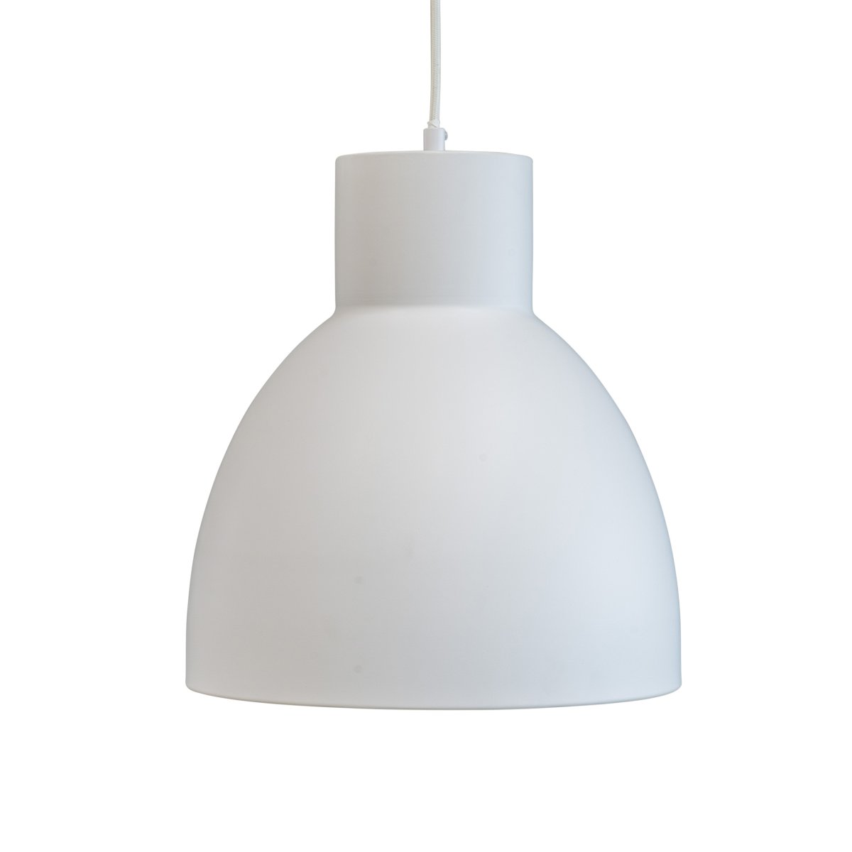Coast Ø30 Wit hanglamp Van Dyberg Larsen - De in Denemarken ontworpen Coast-serie van Dyberg Larsen heeft elegante lijnen en stijlvolle, gebogen armaturen en bestaat uit designlampen zoals hanglampen, wandlampen, tafellampen en staande lampen in zwart of wit.