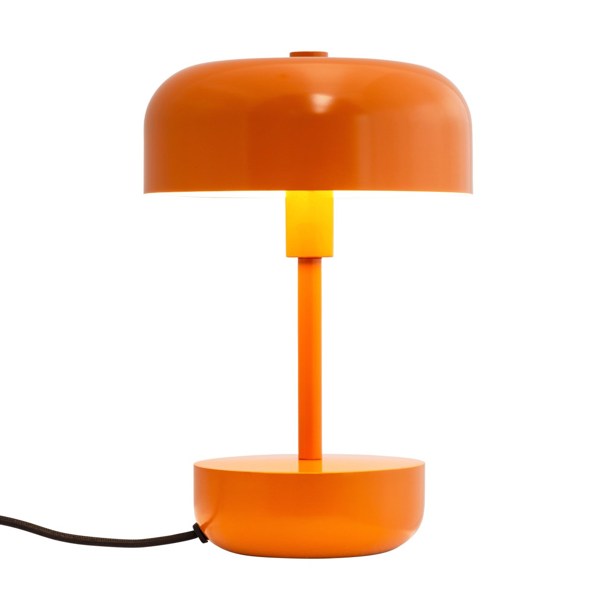 Haipot 25cm Oranje tafellamp Van Dyberg Larsen - De Haipot-serie is verkrijgbaar in zowel stijlvolle als levendige tinten en zorgt voor een opvallende uitstraling en een modern kamerthema.