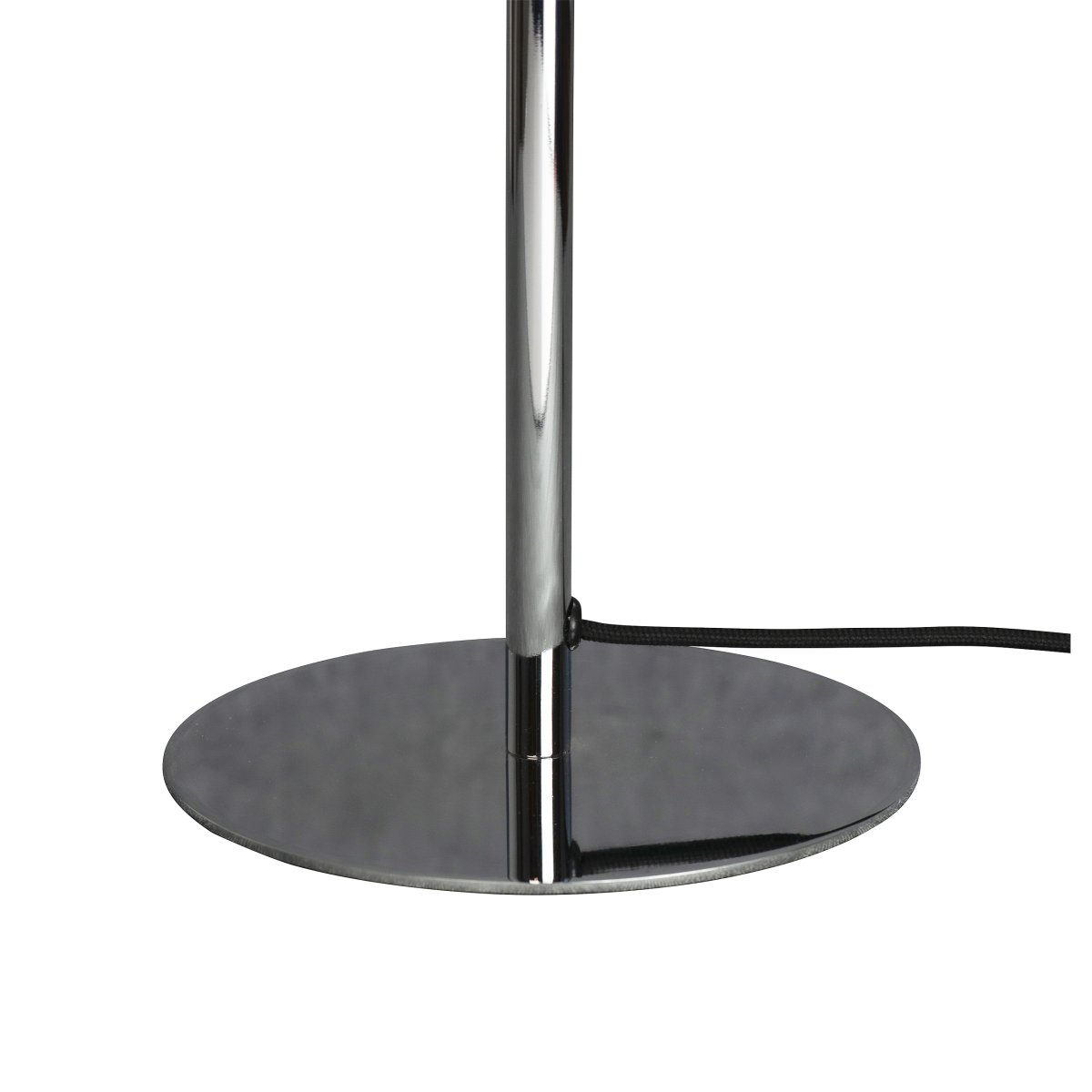 Queen 50cm Chroom tafellamp Van Dyberg Larsen - Queen is een elegante tafellamp van metaal met een chromen afwerking.