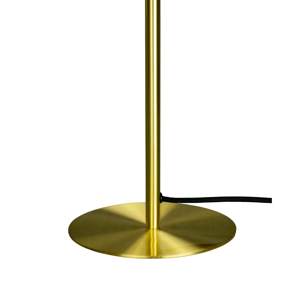 Queen 50cm Messing tafellamp Van Dyberg Larsen - Queen is een elegante tafellamp van metaal met een messing afwerking.