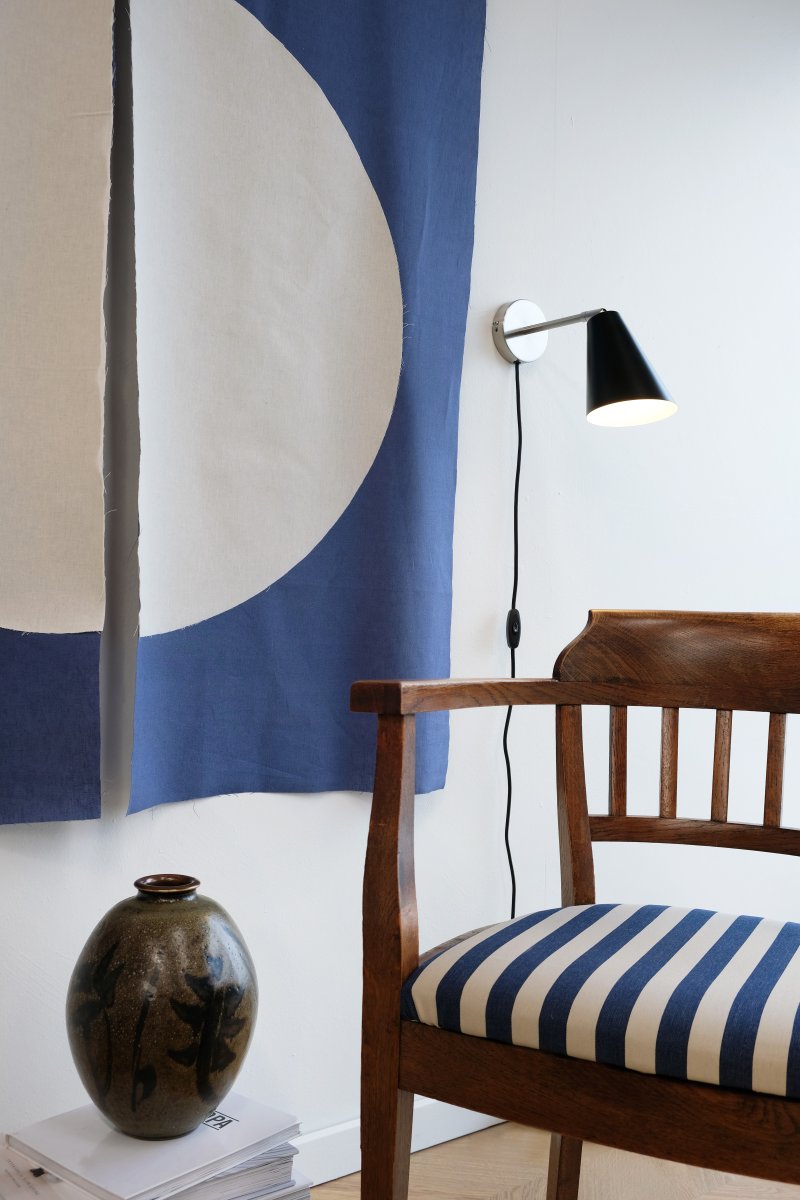 Oswald Geborsteld staal leeslamp Van Dyberg Larsen - De serie bestaat uit een tafellamp, staande lamp en wandlamp, wat zorgt voor een uniforme uitstraling in het hele huis.