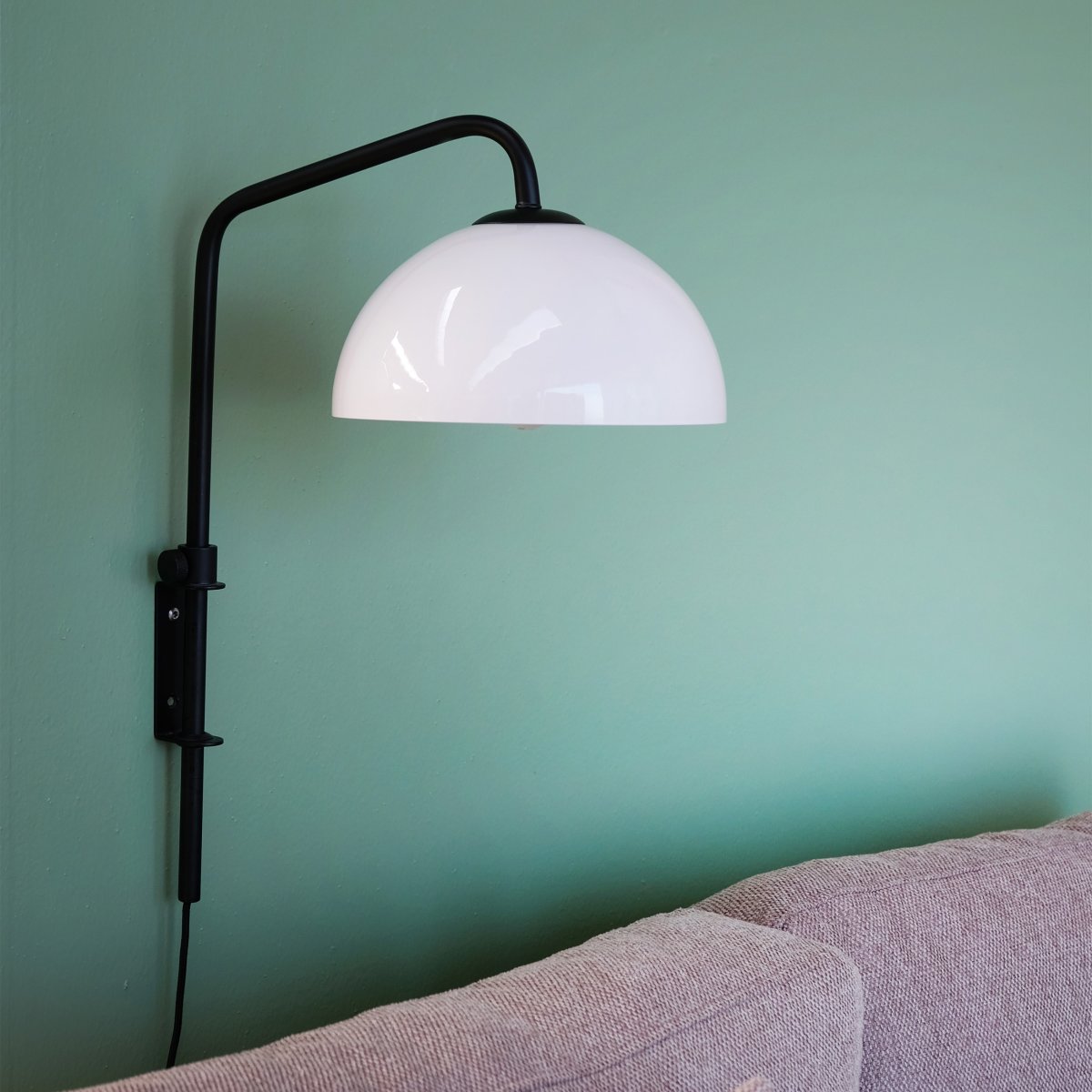 Jazz 43cm Zwart wandlamp Van Dyberg Larsen - De lamp is draaibaar en kan omhoog en omlaag worden versteld.