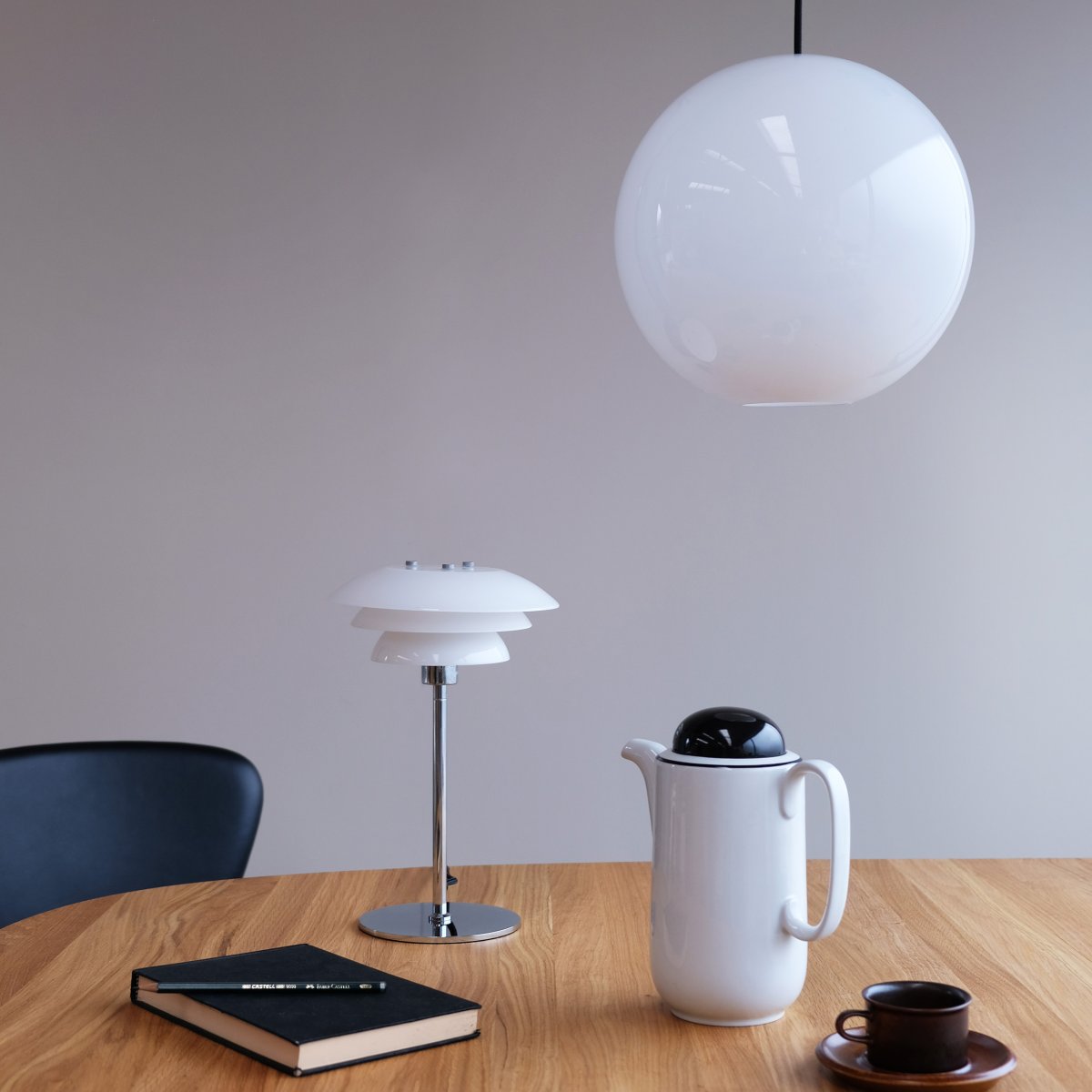Cafè Ø25 Opaal hanglamp Van Dyberg Larsen - Hierdoor ontstaat er prachtig licht dat zowel boven een tafel, in een hoek, naast het bed of in een gezellig leeshoekje schijnt.