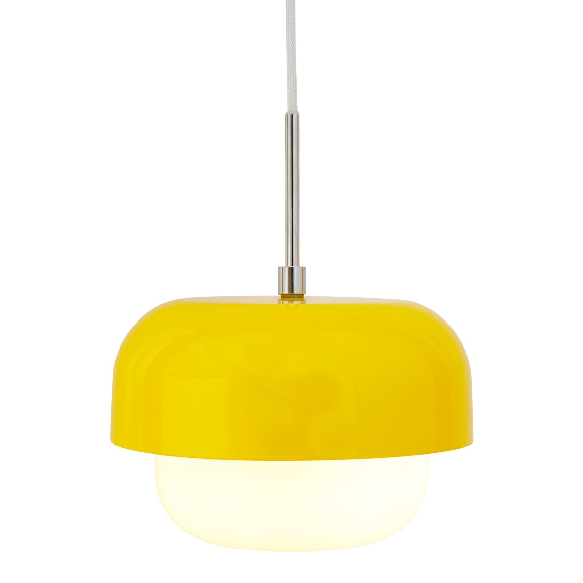 Haipot Ø23 Geel hanglamp Van Dyberg Larsen - De Haipot lamp heeft een elegante lampenkap van opaalglas en een felgele metalen kap.