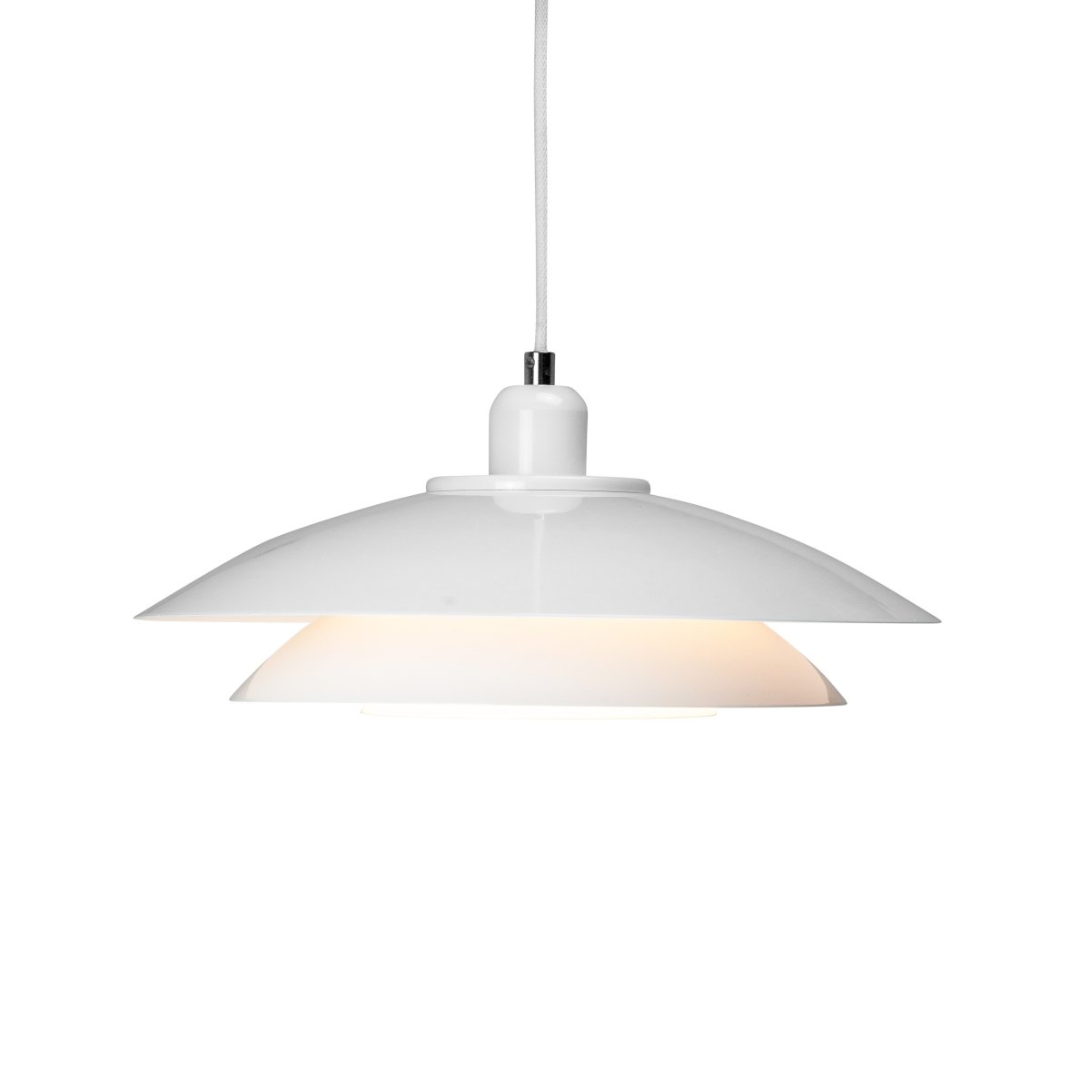 Kaje Ø40 Wit hanglamp Van Dyberg Larsen - Het past in elk huis en zorgt voor een aangenaam en functioneel licht.