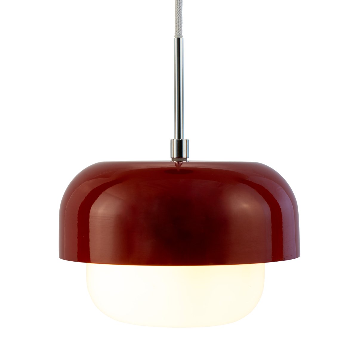 Haipot Ø23 Donkerrood hanglamp Van Dyberg Larsen - De Haipot lamp heeft een elegante lampenkap van opaalglas en een kap van gedempt rood metaal.