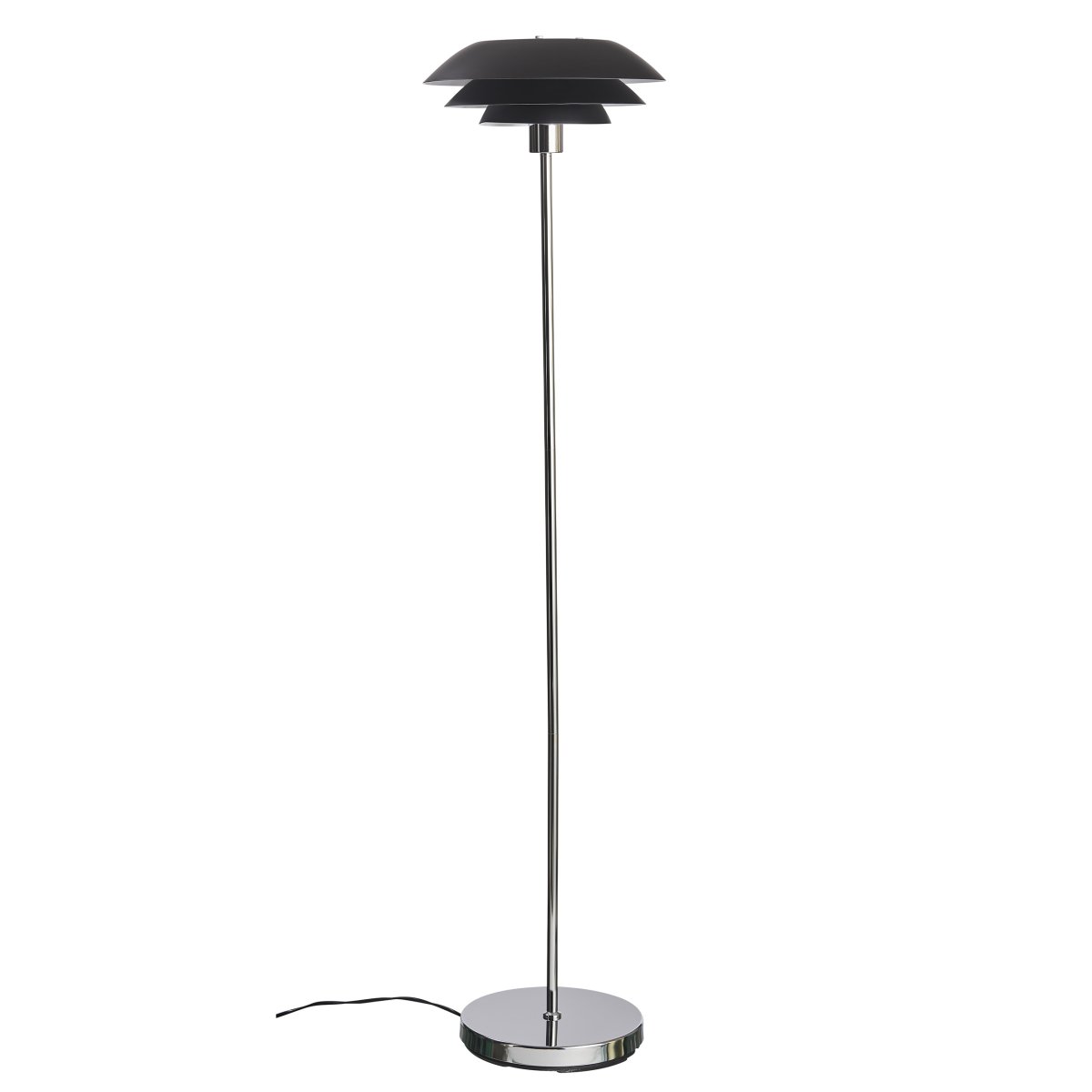 DL31 Zwart vloerlamp Van Dyberg Larsen - De staande lamp is klassiek en opvallend in zwart gecombineerd met chroom metaal.