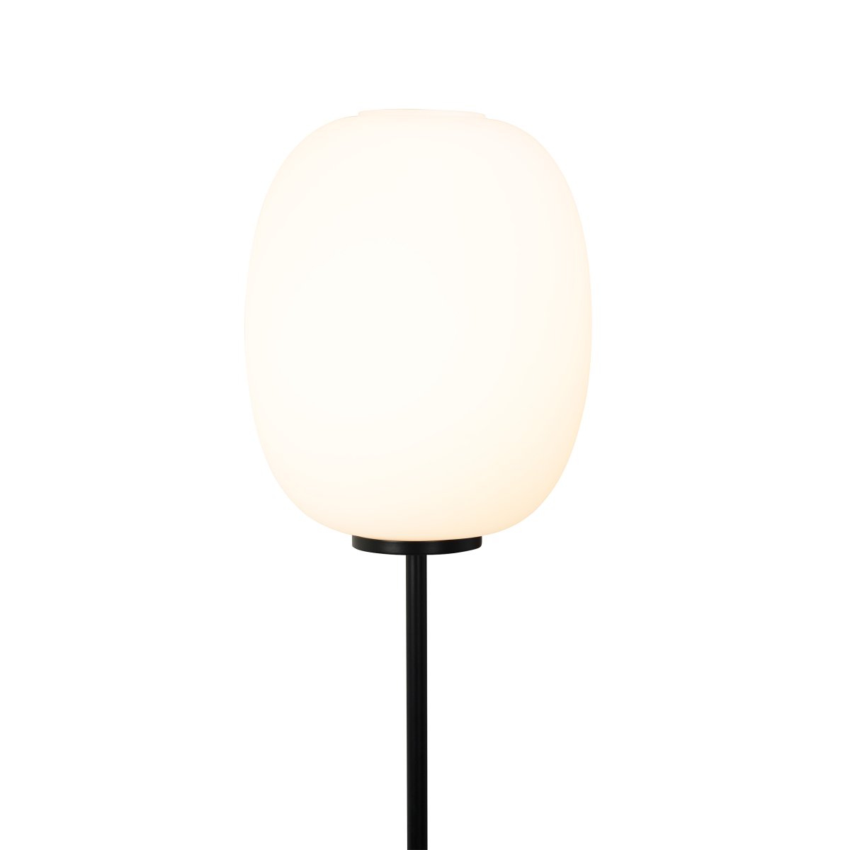 DL39 Zwart vloerlamp Van Dyberg Larsen - De DL39 vloerlamp is een unieke en opwindende lamp met een harmonieus en eenvoudig ontwerp geïnspireerd op klassieke minimalistische lijnen.
