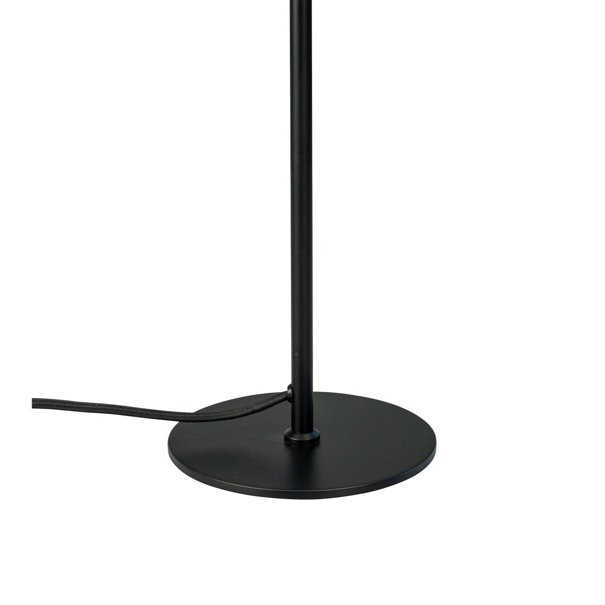 DL39 52cm Opaal tafellamp Van Dyberg Larsen - De lamp is veelzijdig inzetbaar en met zijn zachte licht en ronde vorm is hij perfect voor in de woonkamer, restaurants, cafés en op kantoor.