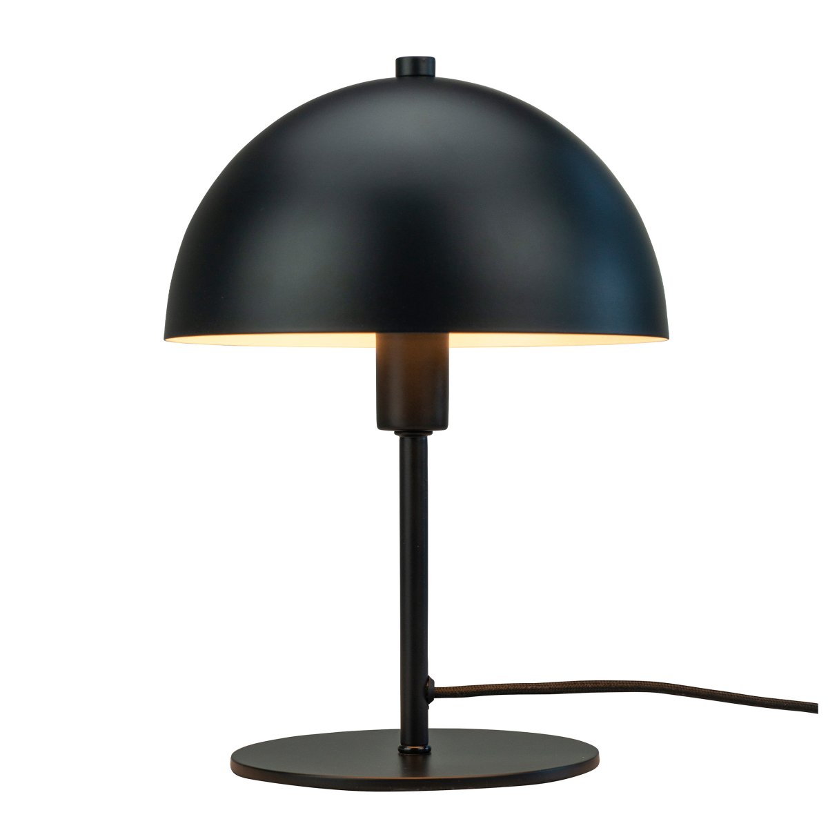 Malmø 30cm Zwart tafellamp Van Dyberg Larsen - Gemaakt van metaal met een halfkoepelvormige kap, zorgt het voor een aangenaam, schitteringsvrij licht.