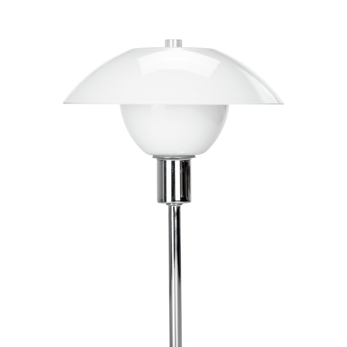 Bergen 32cm Opaal tafellamp Van Dyberg Larsen - Het verchroomde metaal in combinatie met de opaalglazen kappen creëert een mooi lichtpatroon in de kamer zonder te verblinden.