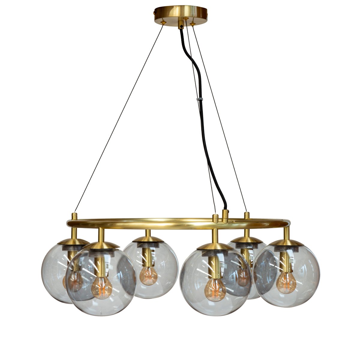 Como Ø65 Messing hanglamp Van Dyberg Larsen - Het messingkleurige frame van de lamp geeft een luxe uitstraling en is daardoor een perfecte aanvulling boven de eettafel of in de woonkamer.