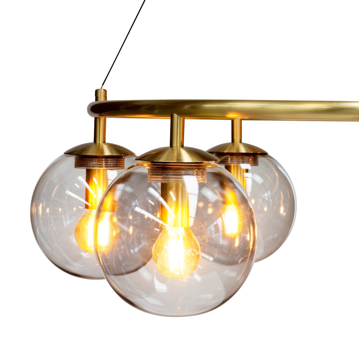 Como Ø65 Messing hanglamp Van Dyberg Larsen - Het messingkleurige frame van de lamp geeft een luxe uitstraling en is daardoor een perfecte aanvulling boven de eettafel of in de woonkamer.