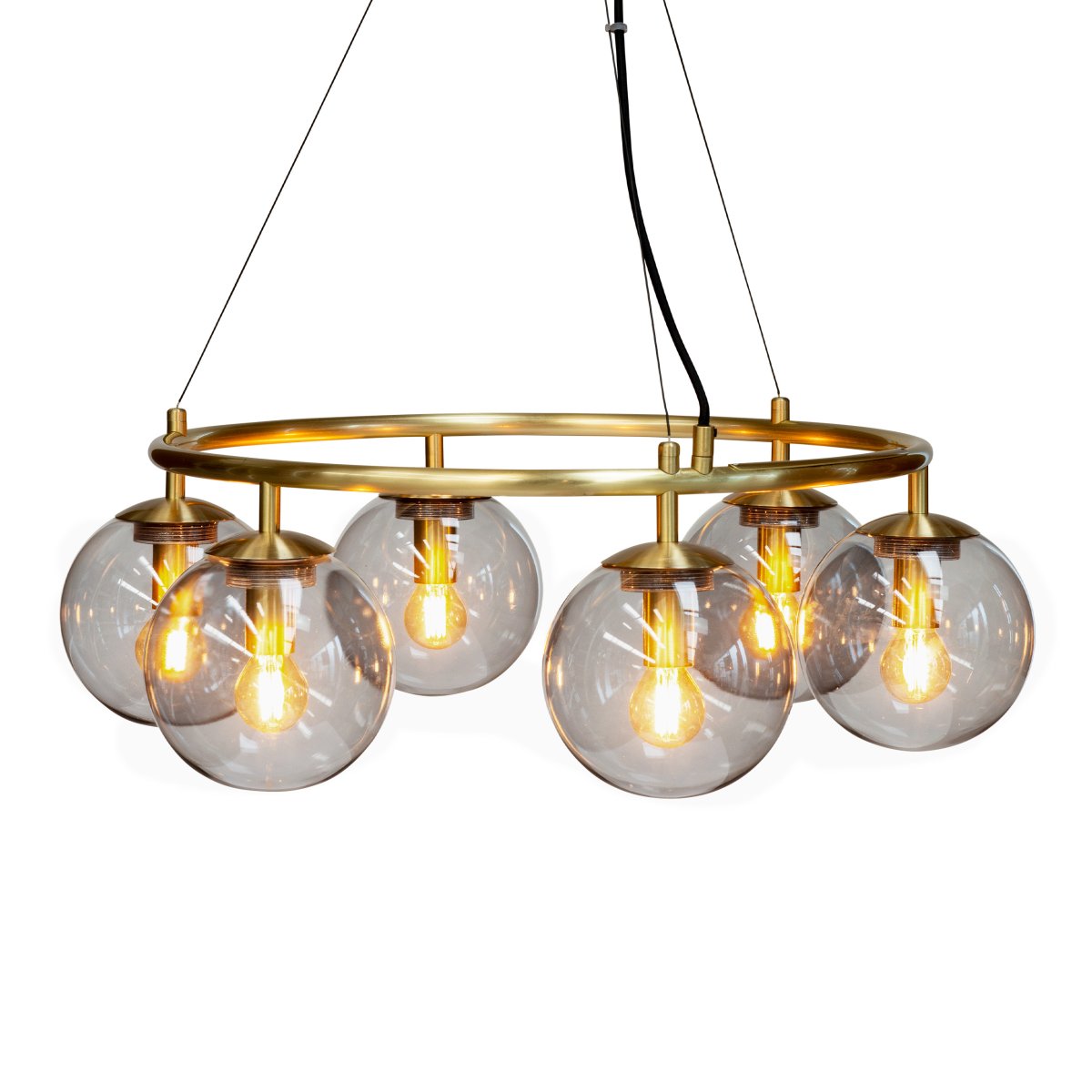 Como Ø65 Messing hanglamp Van Dyberg Larsen - Het messingkleurige frame van de lamp geeft een luxe uitstraling en is daardoor een perfecte aanvulling boven de eettafel of in de woonkamer.