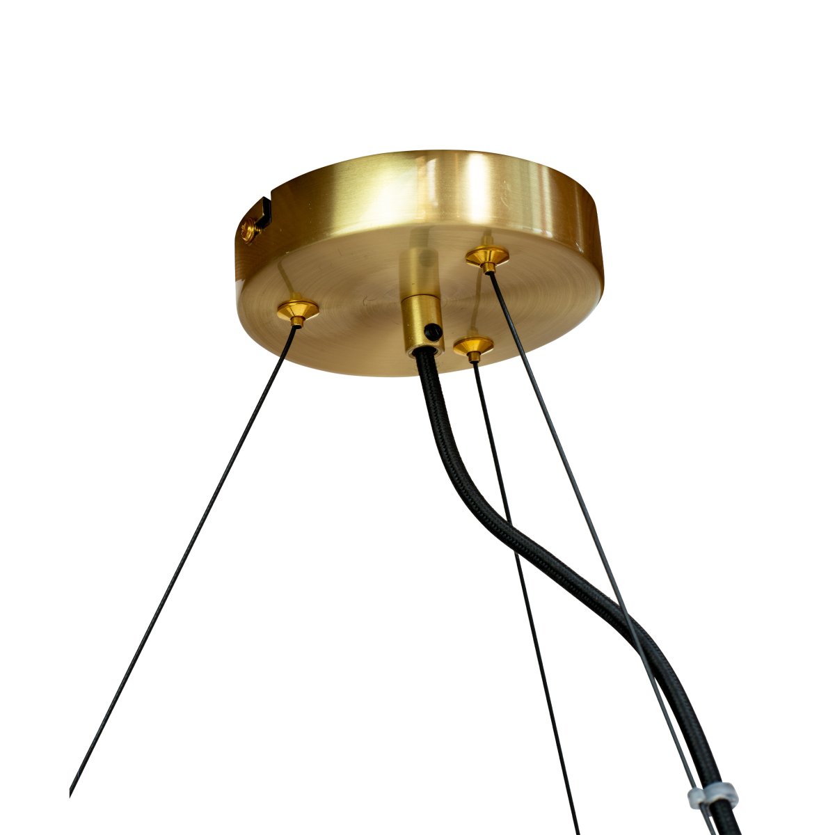 Como Ø65 Messing hanglamp Van Dyberg Larsen - Het messingkleurige frame van de lamp geeft een luxe uitstraling en is daardoor een perfecte aanvulling boven de eettafel of in de woonkamer.