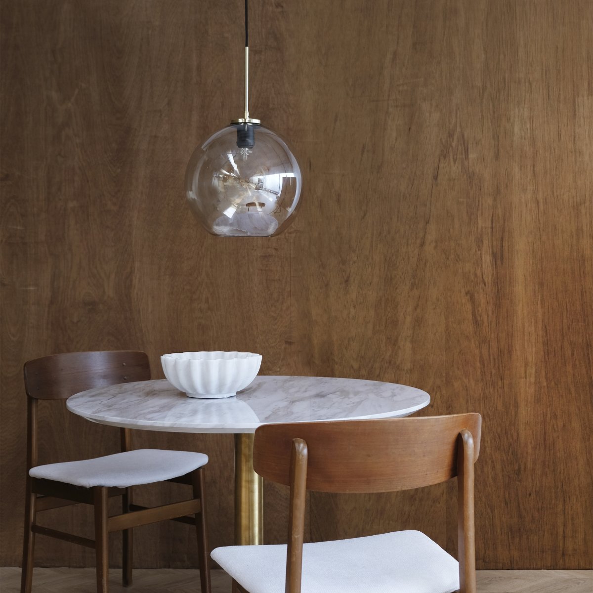 Loop Ø25 Messing hanglamp Van Dyberg Larsen - De Loop hanglamp is een elegante en stijlvolle plafondlamp die een gezellige sfeer aan uw huis toevoegt.
