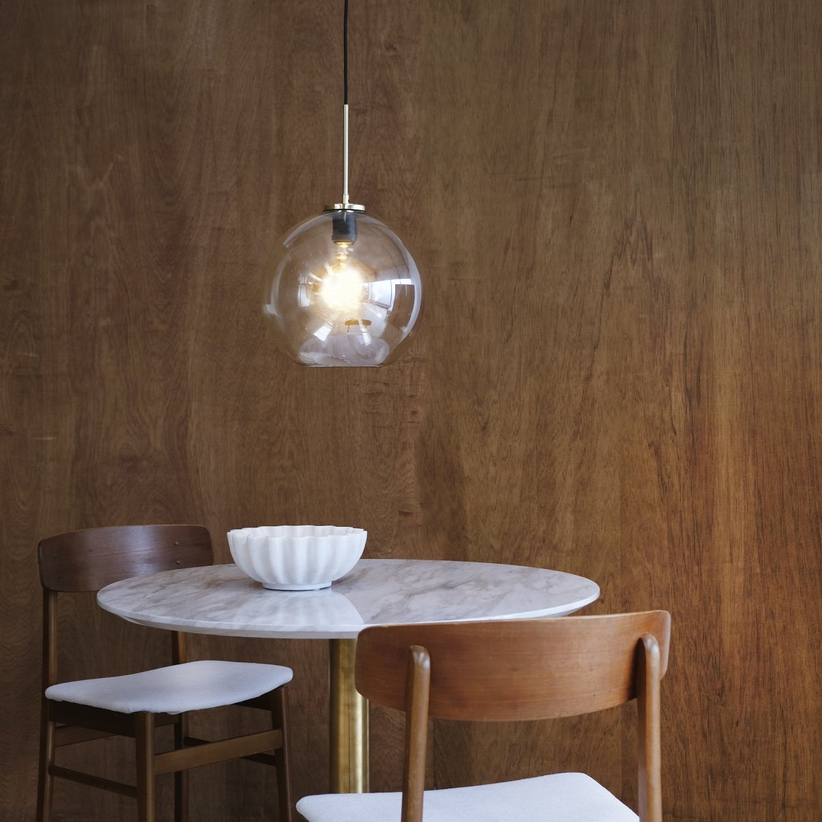 Loop Ø25 Messing hanglamp Van Dyberg Larsen - De Loop hanglamp is een elegante en stijlvolle plafondlamp die een gezellige sfeer aan uw huis toevoegt.