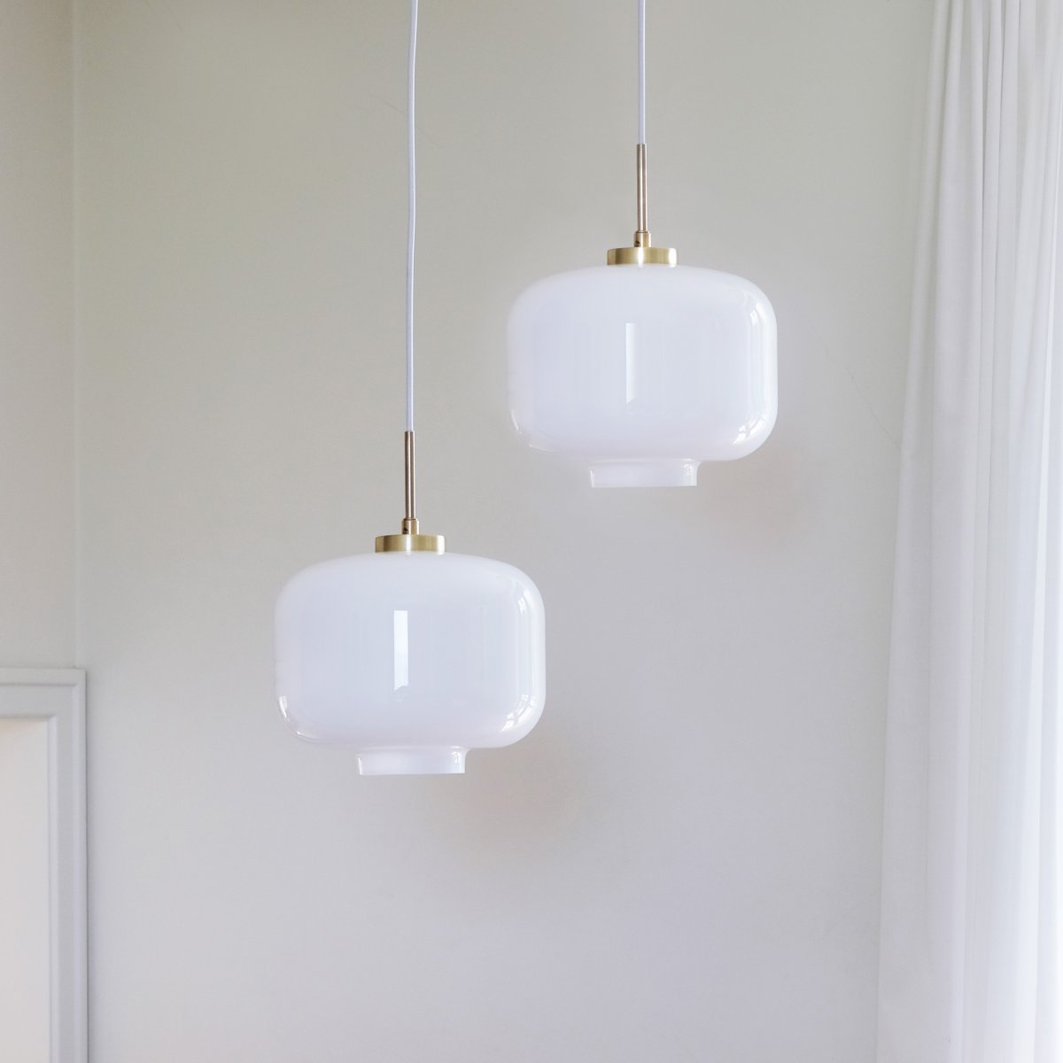 Arp Ø30 Messing hanglamp Van Dyberg Larsen - Geef uw huis een moderne en klassieke toets met de Arp plafondlamp.
