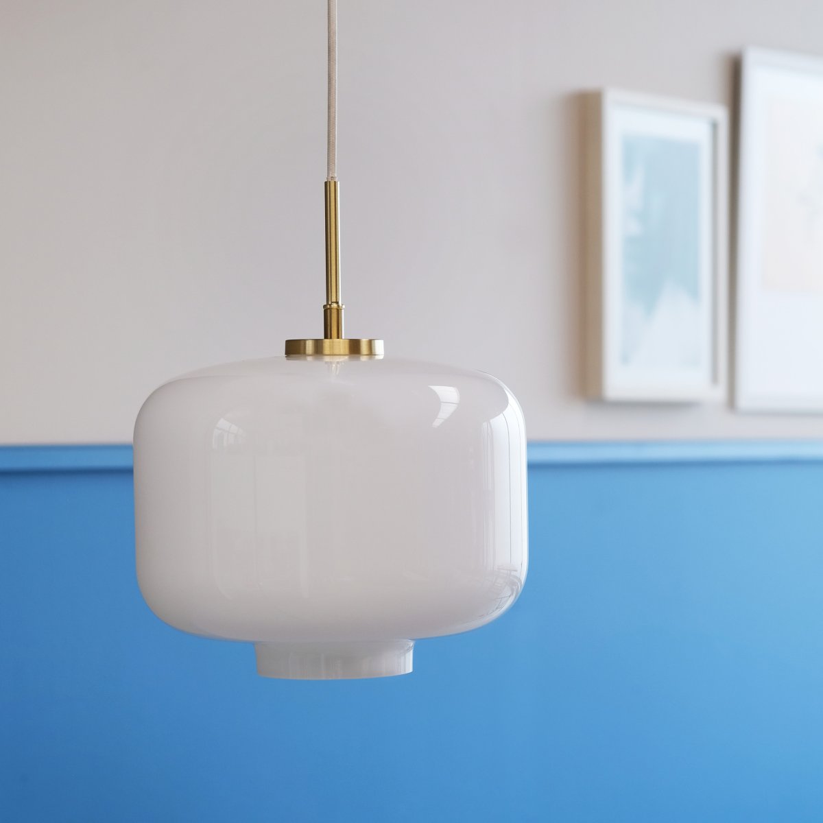 Arp Ø25 Opaal hanglamp Van Dyberg Larsen - De ARP plafondlamp in opaalwit glas is een klassiek model dat in elke omgeving past, zowel modern als klassiek.