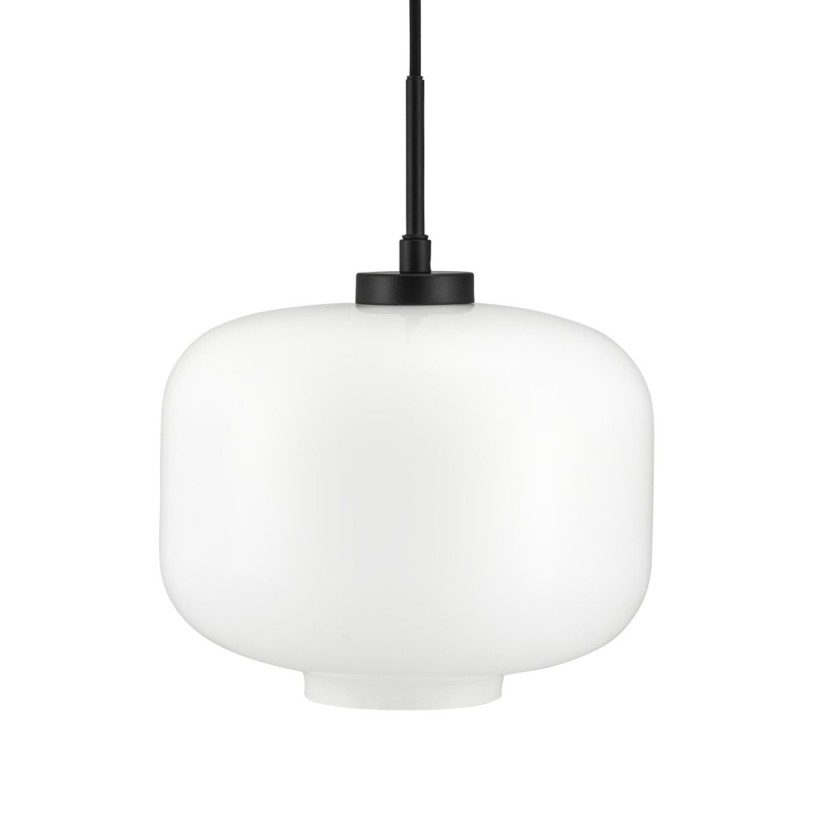 Arp Ø25 Opaal hanglamp Van Dyberg Larsen - De ARP plafondlamp in opaalwit glas is een klassiek model dat in elke omgeving past, zowel modern als klassiek.