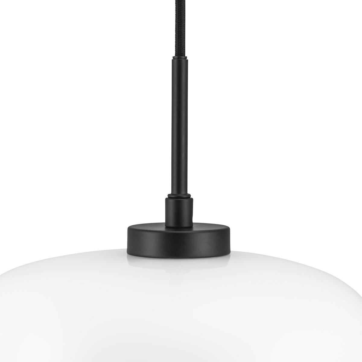 Arp Ø25 Opaal hanglamp Van Dyberg Larsen - De ARP plafondlamp in opaalwit glas is een klassiek model dat in elke omgeving past, zowel modern als klassiek.