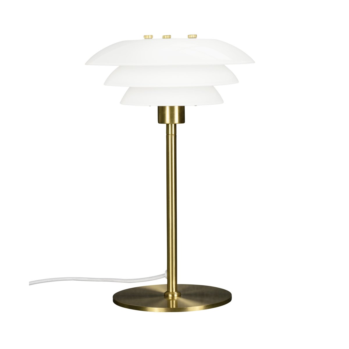DL20 30cm Messing tafellamp Van Dyberg Larsen - De DL20 tafellamp in opaalglas en messing heeft een exclusief en luxueus design dat er niet alleen prachtig uitziet, maar ook zorgt voor een aangename verlichting van de kamer en de perfecte sfeer cre&euml;ert voor alle gelegenheden.