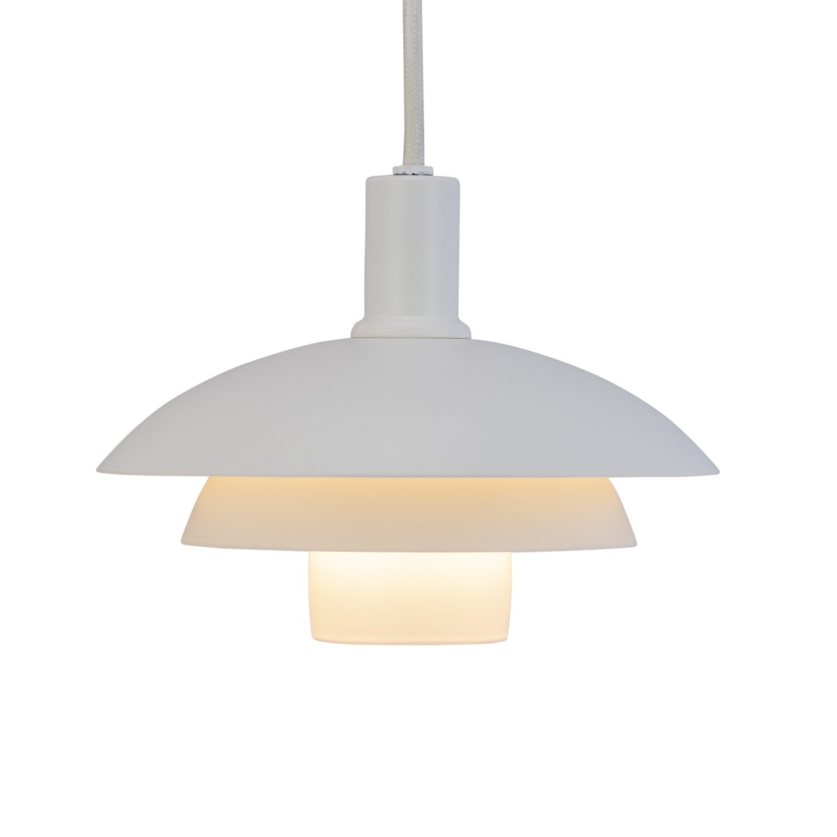Morph Ø20 Wit hanglamp Van Dyberg Larsen - Morph wordt geleverd met een 3 meter lang zwart stoffen snoer, waardoor u de lamp flexibel kunt plaatsen en een stijlvolle uitstraling aan uw huis kunt geven.