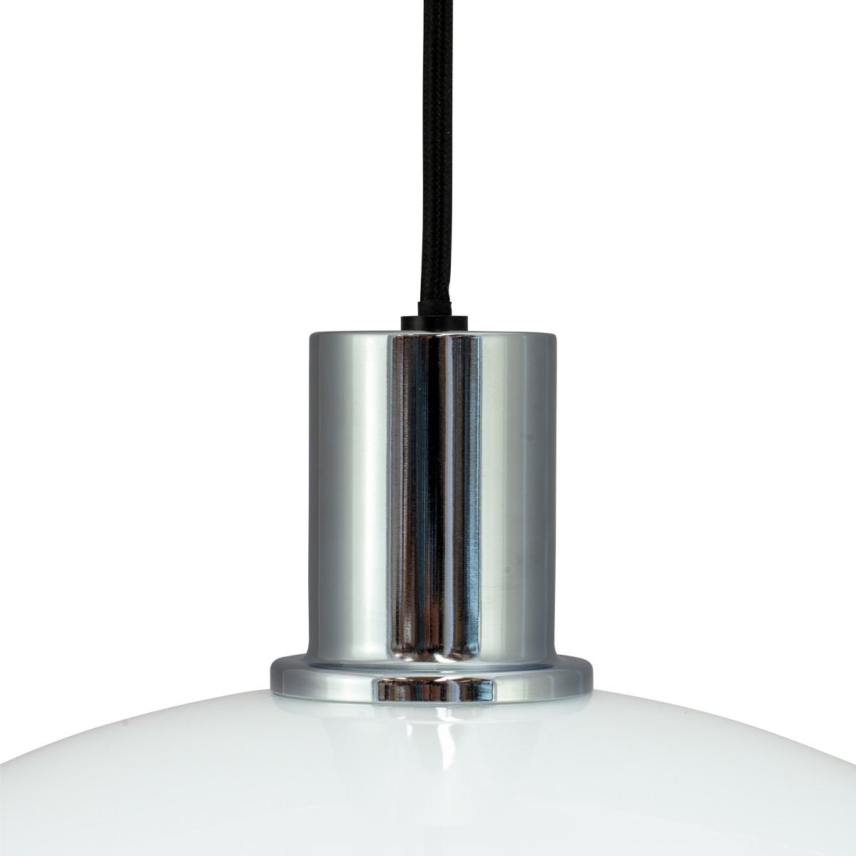 Morph Ø28 Opaal hanglamp Van Dyberg Larsen - Deze prachtige hanglamp van het Deense Dyberg Larsen zorgt voor een klassieke en stijlvolle Scandinavische sfeer in veel kamers in huis.