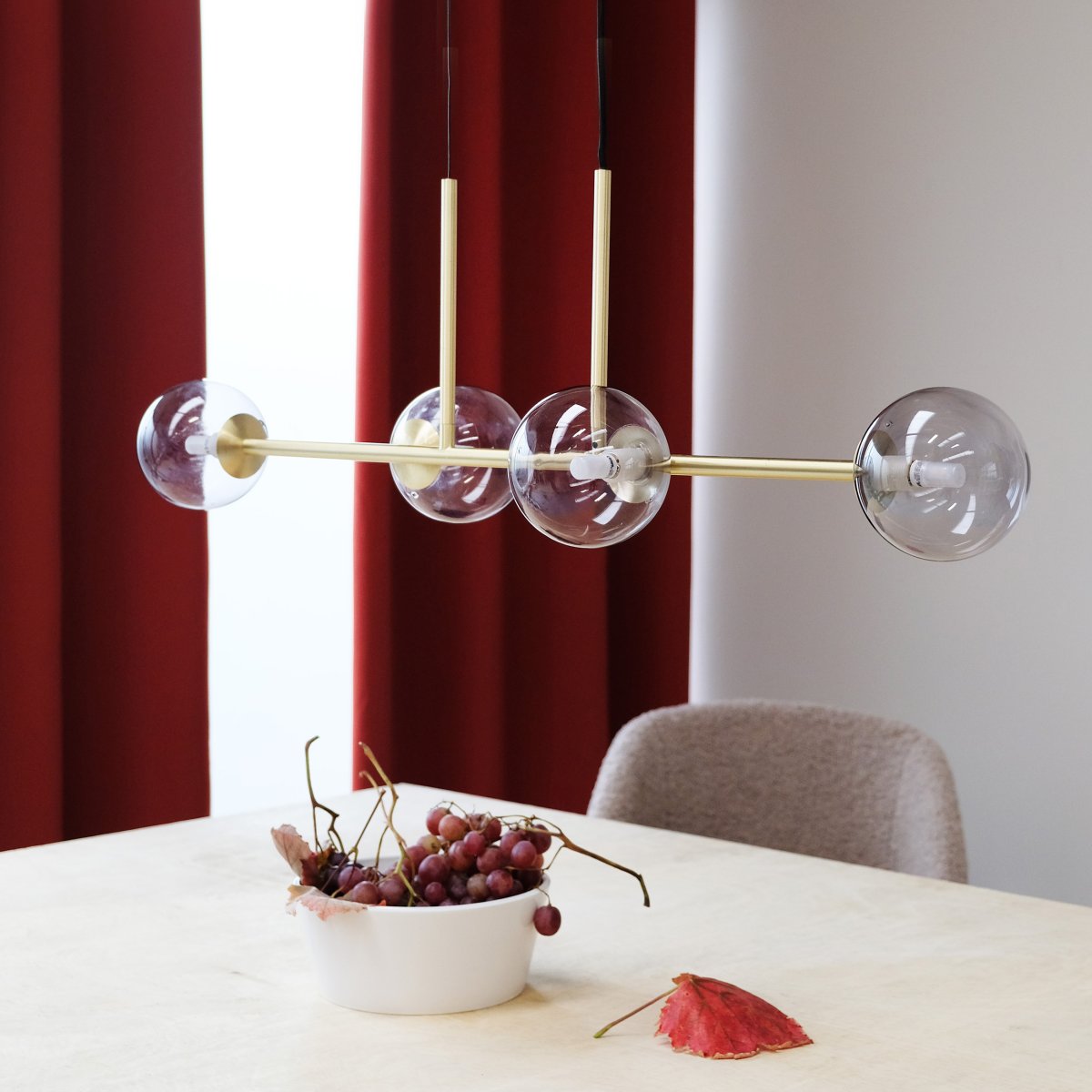 Clark 90cm Messing hanglamp Van Dyberg Larsen - Dankzij de unieke combinatie van gerookt glas en messing afwerking geeft deze lamp uw kamer een verfijnde en moderne uitstraling.