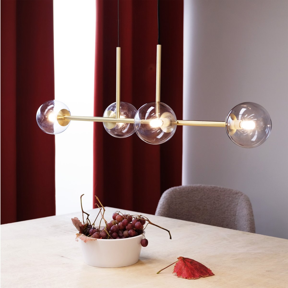 Clark 90cm Messing hanglamp Van Dyberg Larsen - Dankzij de unieke combinatie van gerookt glas en messing afwerking geeft deze lamp uw kamer een verfijnde en moderne uitstraling.