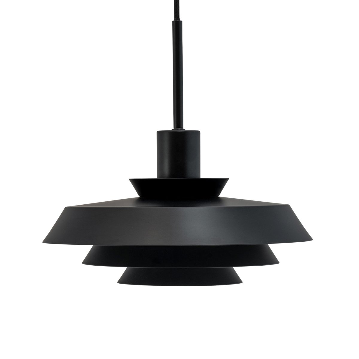 DL30 Ø30 Zwart hanglamp Van Dyberg Larsen - Upgrade uw verlichting boven de eettafel, in de keuken, hal of een andere kamer en geniet van Scandinavisch minimalisme en een warm, gezellig licht met de DL30 hanglamp.