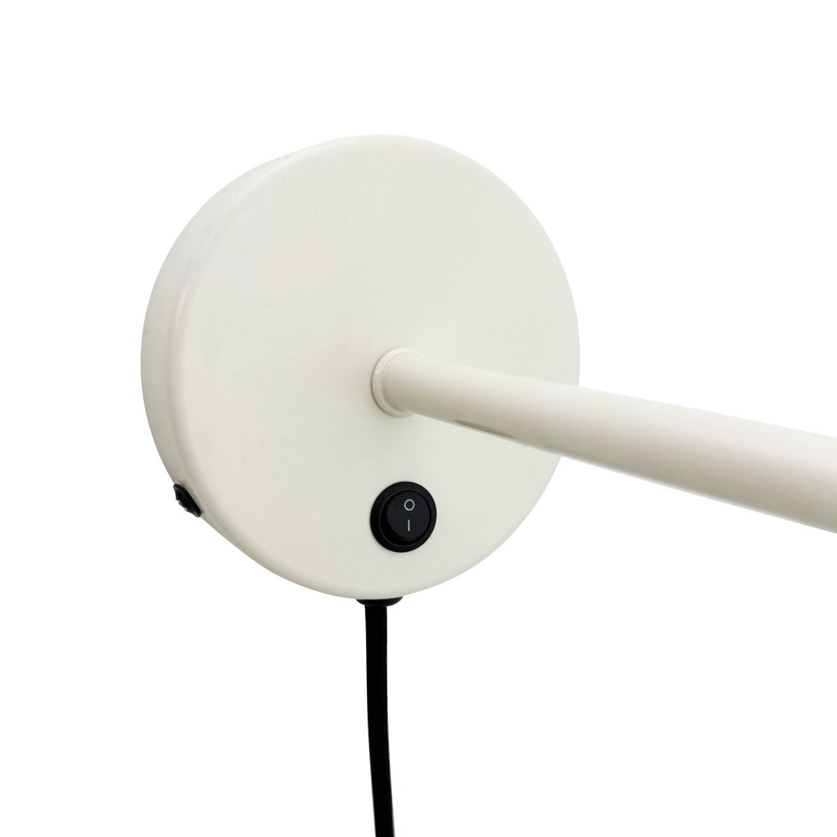 Stoke Ø15 Wit wandlamp Van Dyberg Larsen - De Stoke wandlamp is geïnspireerd op de geometrische vormen van de Bauhaus-stijl uit het begin van de 20e eeuw.