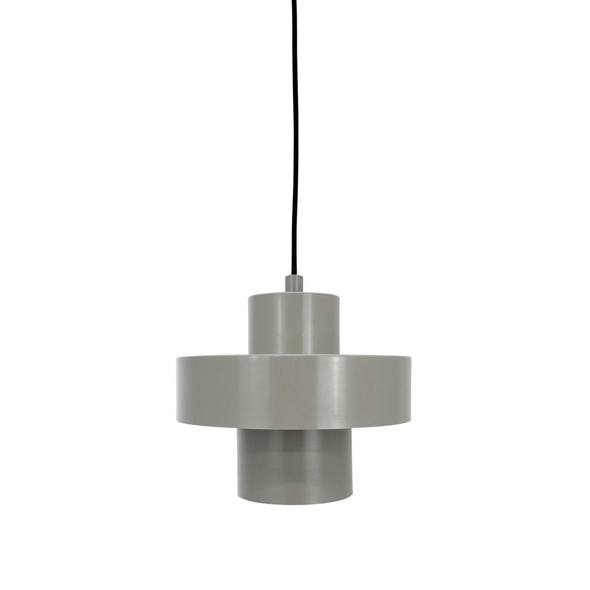 Stoke Ø20 Warm grijs hanglamp Van Dyberg Larsen - Afhankelijk van de kleurkeuze en de plaatsing kan de lamp zowel als sculpturaal interieurdetail als lichtpunt fungeren, ongeacht of deze boven de keukentafel, op het bureau of in de woonkamer en slaapkamer wordt geplaatst.