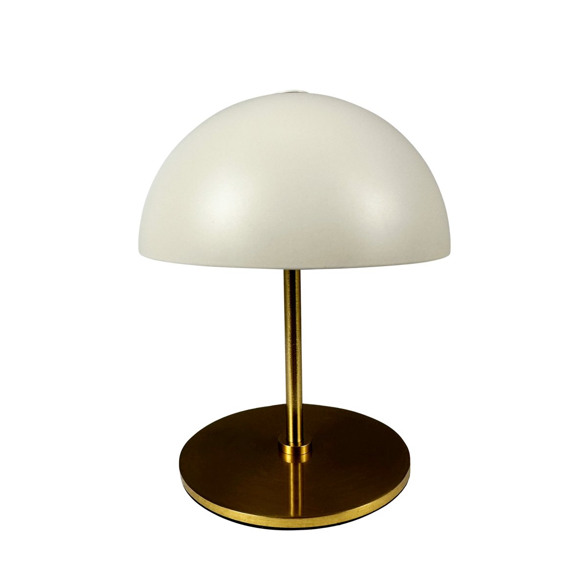 Along set 20cm Beige Draagbare Van Dyberg Larsen - Deze draadloze lampen zijn gemaakt van messing met gekleurde metalen lampenkappen en bieden drie helderheidsniveaus zonder schittering.