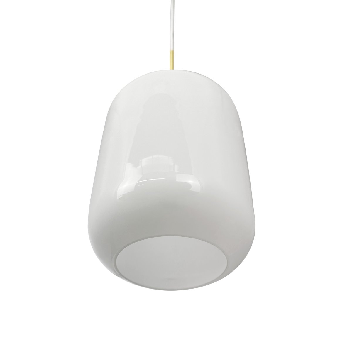Silvia Ø25 Messing hanglamp Van Dyberg Larsen - Silvia is een serie plafondlampen van mondgeblazen opaalglas met een glanzend oppervlak, een fitting van messing en een wit textielsnoer.
