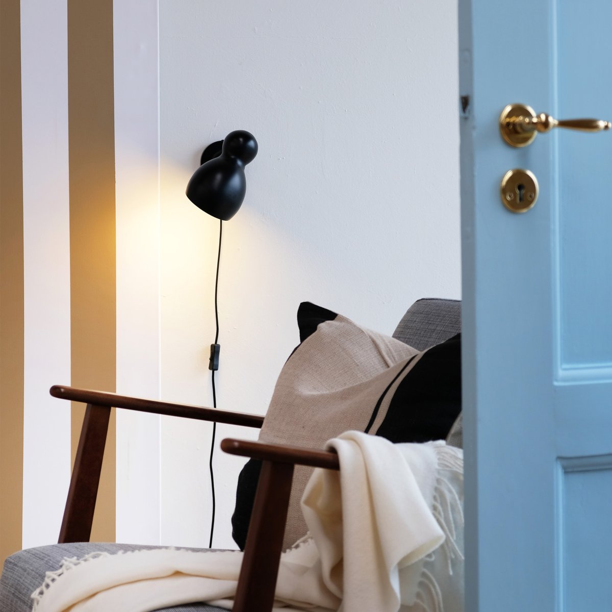 Ludo Zwart leeslamp Van Dyberg Larsen - Ludo is gemaakt van hoogwaardig metaal met een zijdezachte afwerking en voegt een vleugje klassiek design toe aan uw huis.