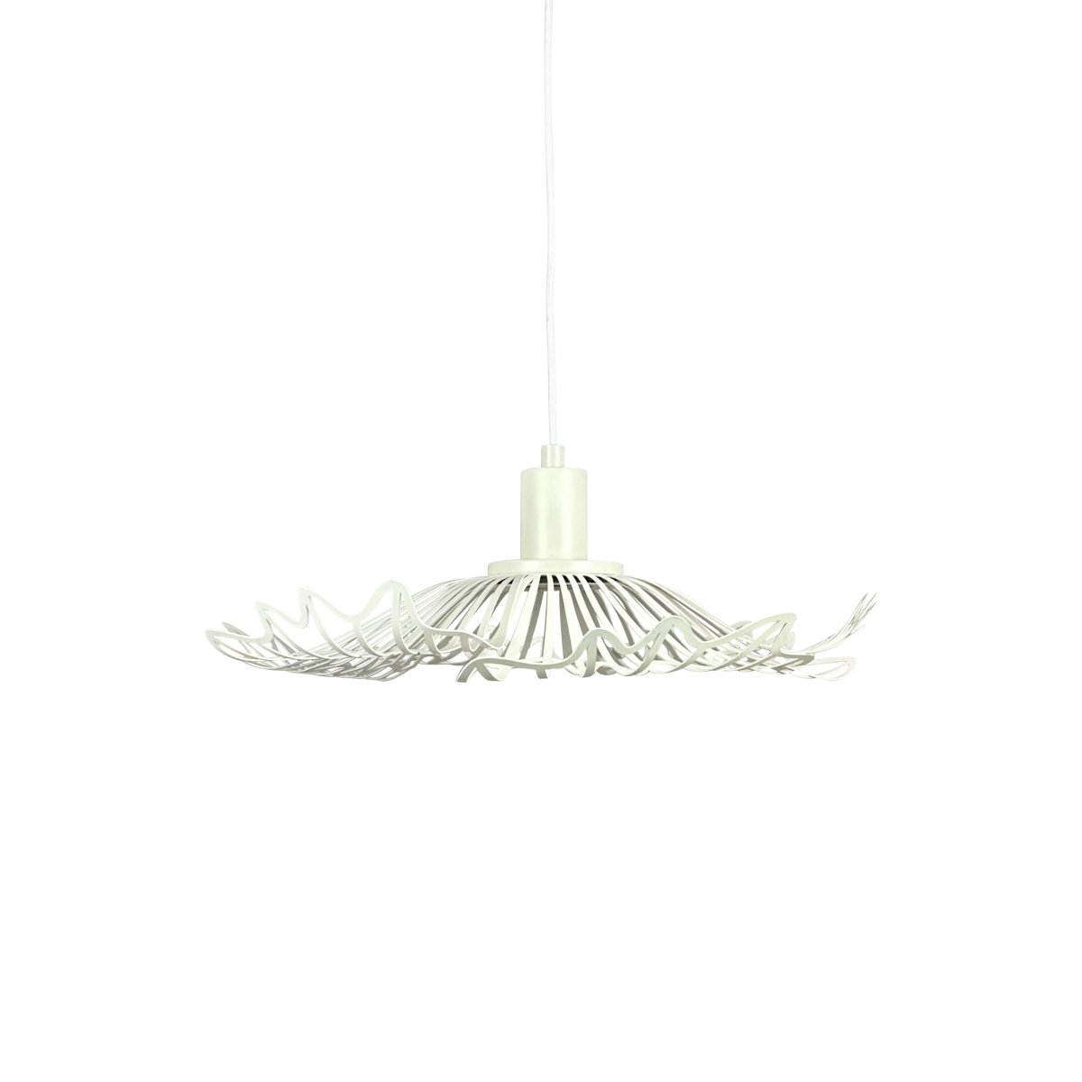 Flora Ø40 Parelwit hanglamp Van Dyberg Larsen - Finns i tv&aring; eleganta varianter: matt svart, med en industriell fransk k&auml;nsla, och p&auml;rlvitt, som kombinerar romantisk bohemstil med en minimalistisk touch.