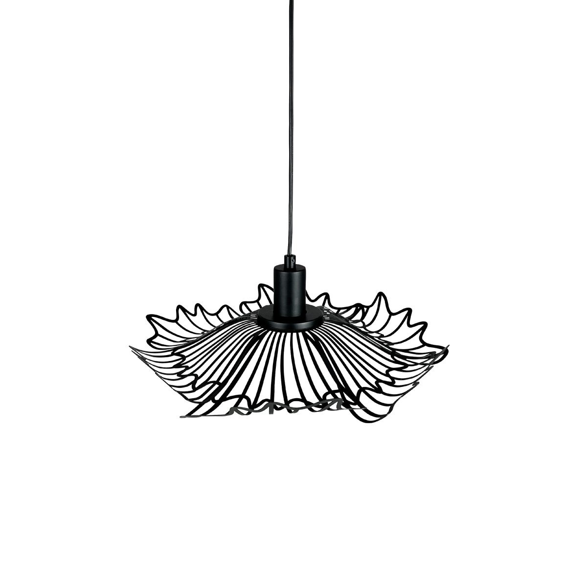 Flora Ø40 Matzwart hanglamp Van Dyberg Larsen - Finns i tv&aring; eleganta varianter: matt svart, med en industriell fransk k&auml;nsla, och p&auml;rlvitt, som kombinerar romantisk bohemstil med en minimalistisk touch.